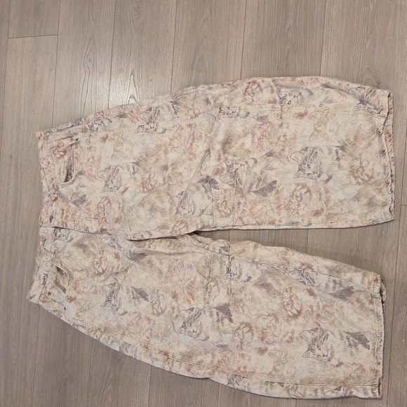 CAT PRINT!!  We The Free Good Luck Printed Barrel Jeans CAT PRINT PRINTED JEANS - Picture 3 of 7